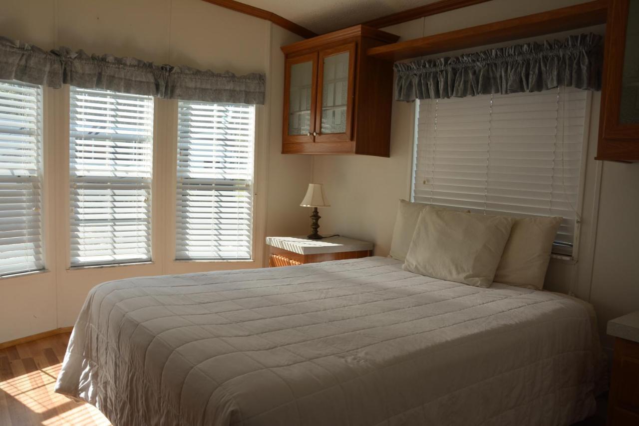 Camp Mack Lodge, Marina & Rv Resort เลคเวลส์ ภายนอก รูปภาพ