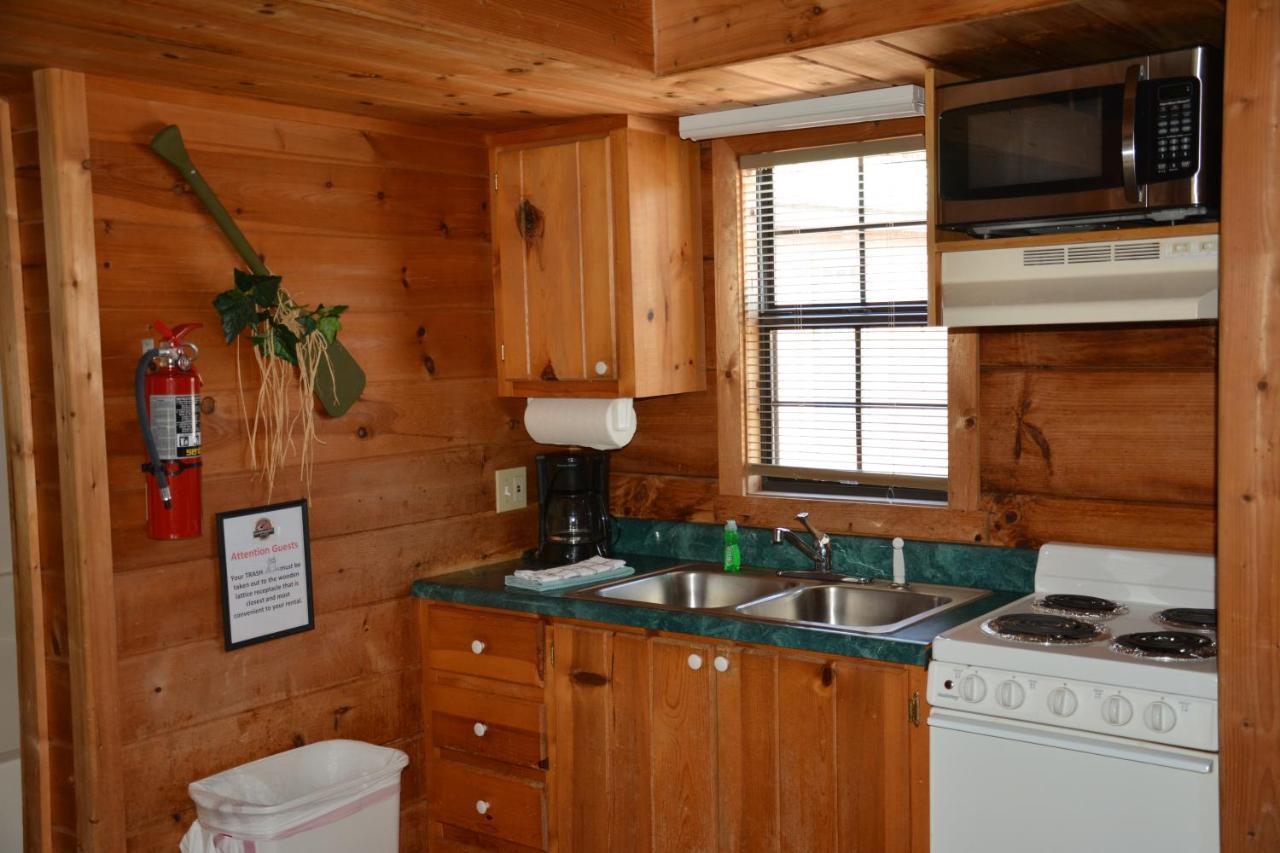 Camp Mack Lodge, Marina & Rv Resort เลคเวลส์ ภายนอก รูปภาพ