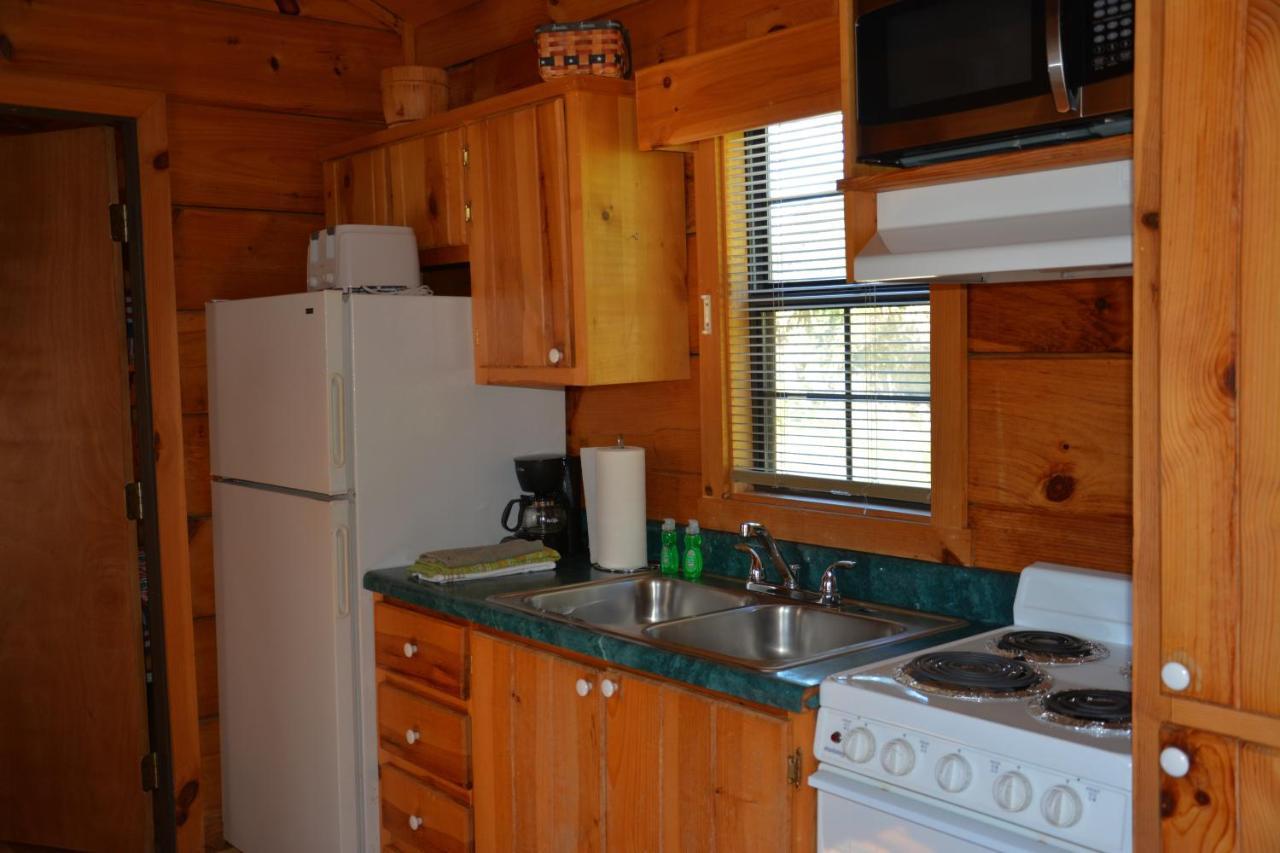 Camp Mack Lodge, Marina & Rv Resort เลคเวลส์ ภายนอก รูปภาพ