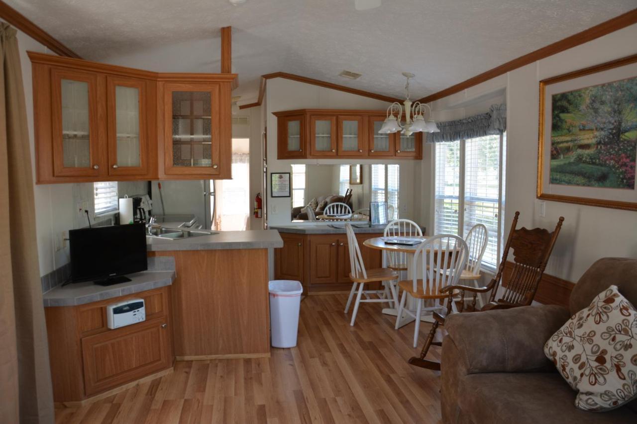 Camp Mack Lodge, Marina & Rv Resort เลคเวลส์ ภายนอก รูปภาพ