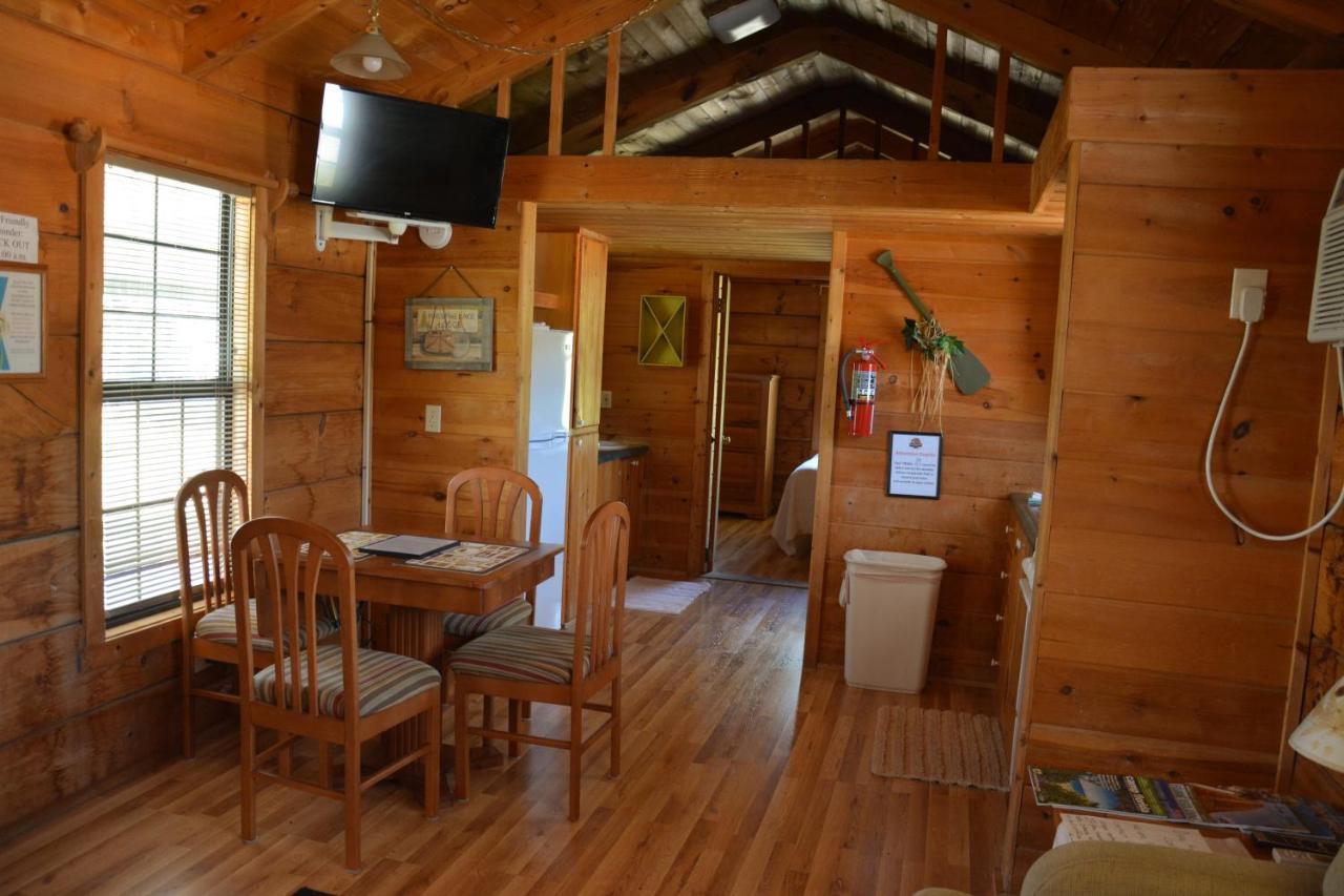 Camp Mack Lodge, Marina & Rv Resort เลคเวลส์ ภายนอก รูปภาพ