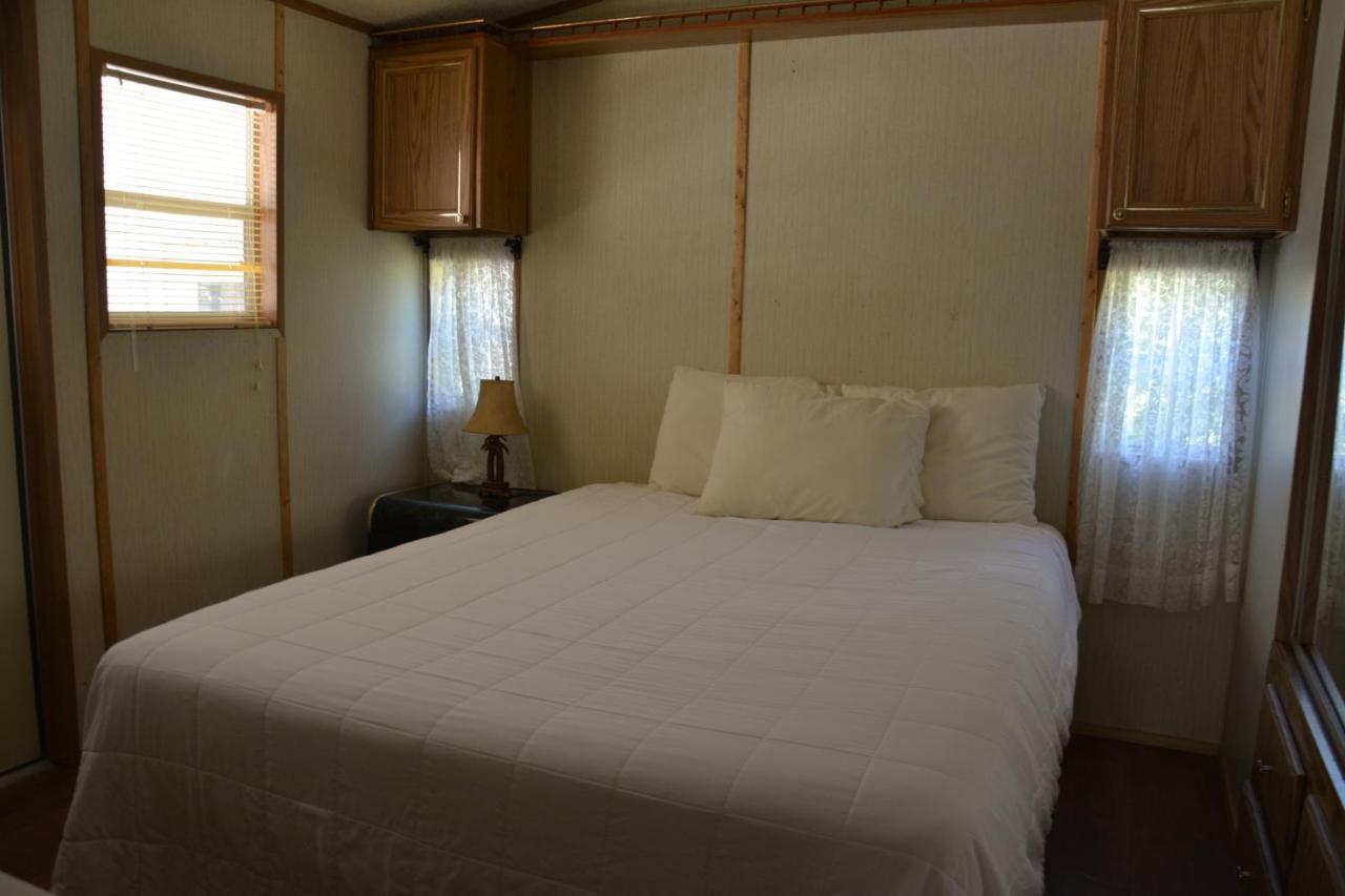 Camp Mack Lodge, Marina & Rv Resort เลคเวลส์ ภายนอก รูปภาพ