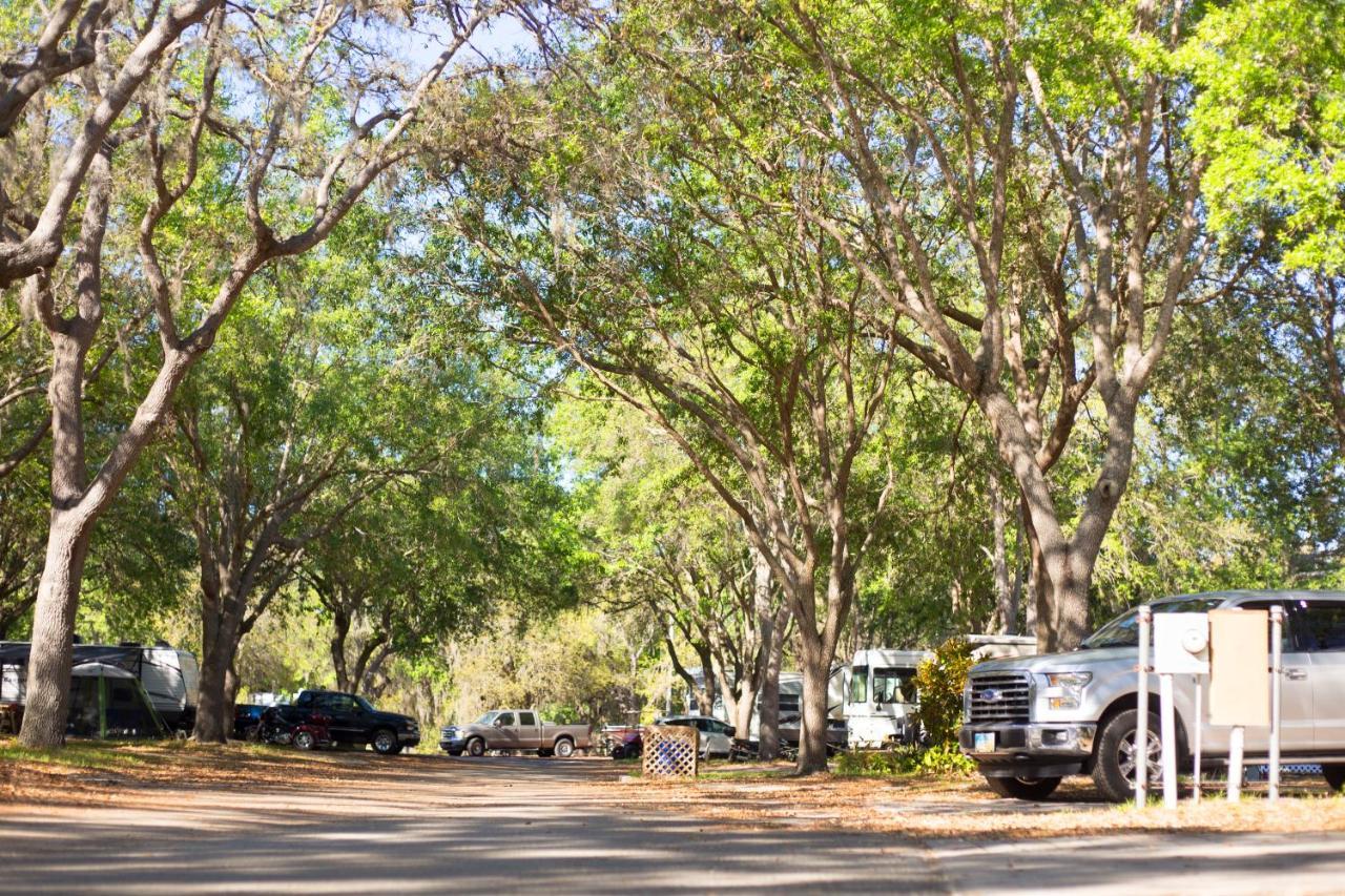 Camp Mack Lodge, Marina & Rv Resort เลคเวลส์ ภายนอก รูปภาพ