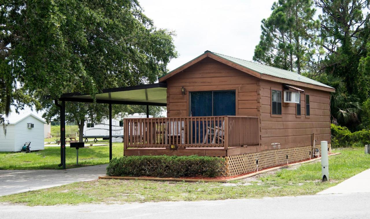 Camp Mack Lodge, Marina & Rv Resort เลคเวลส์ ภายนอก รูปภาพ